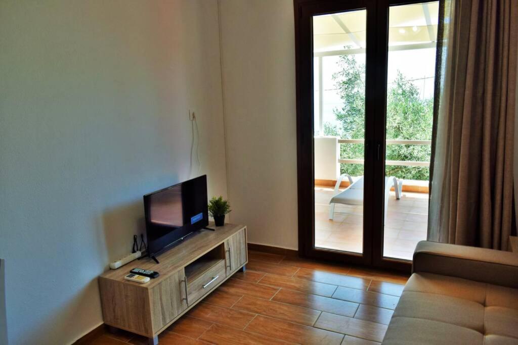 Meltemi Appartment Патитири Экстерьер фото